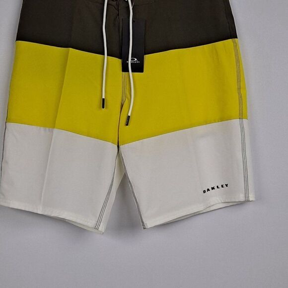 Oakley Mens Board Shorts NWT - Picture 3 of 10